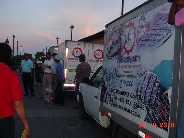 Cinco furgonetas ien cargadas de alimentos para damnificados de Malacatoya